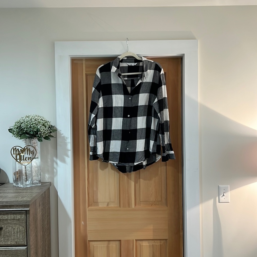 Women’s Old Navy Black and White Buffalo Plaid Classic Shirt
